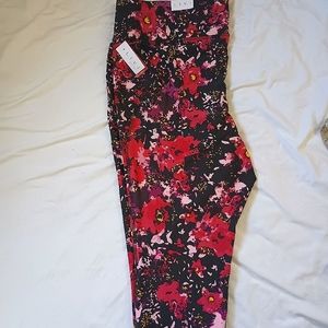 NWT Livi Active Womens Pink Floral Capri Leggings Plus Size 26/28